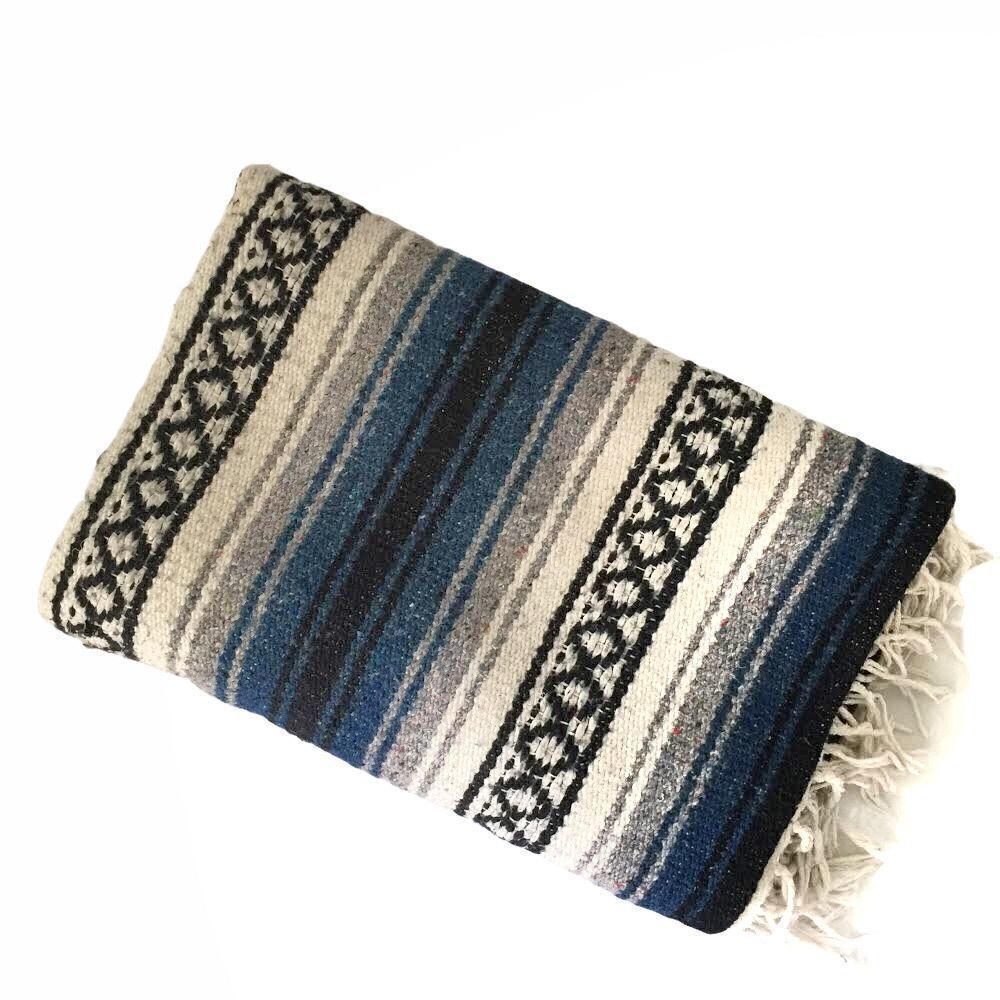 Aztec Pattern Design Throw Rug Blanket Unmarked